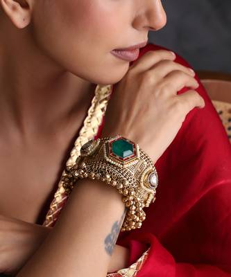 Gold plated emerald green polki cuff bangle 1