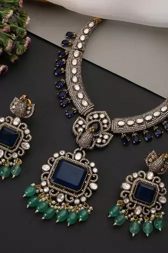 Gold plated sapphire blue polki necklace set