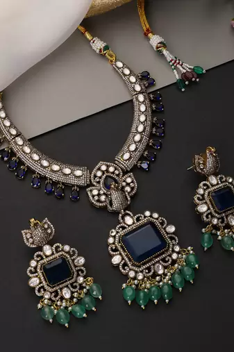 Gold plated sapphire blue polki necklace set