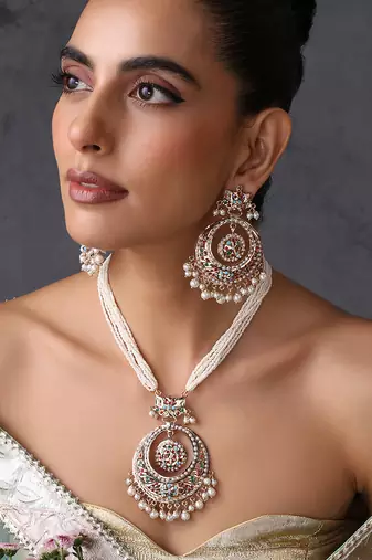 Gold plated white jadau pendant necklace set