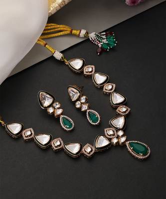 Gold plated emerald green polki necklace set 4