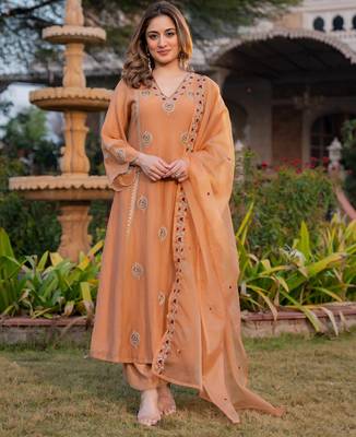 Peach embroidered crunchy kurta pant set 1