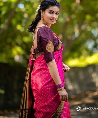 Rani pink wine silk blend jacuard work festival saree with unstitched blouse piece 3