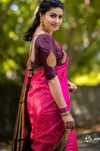 Rani pink wine silk blend jacuard work festival saree with unstitched blouse piece