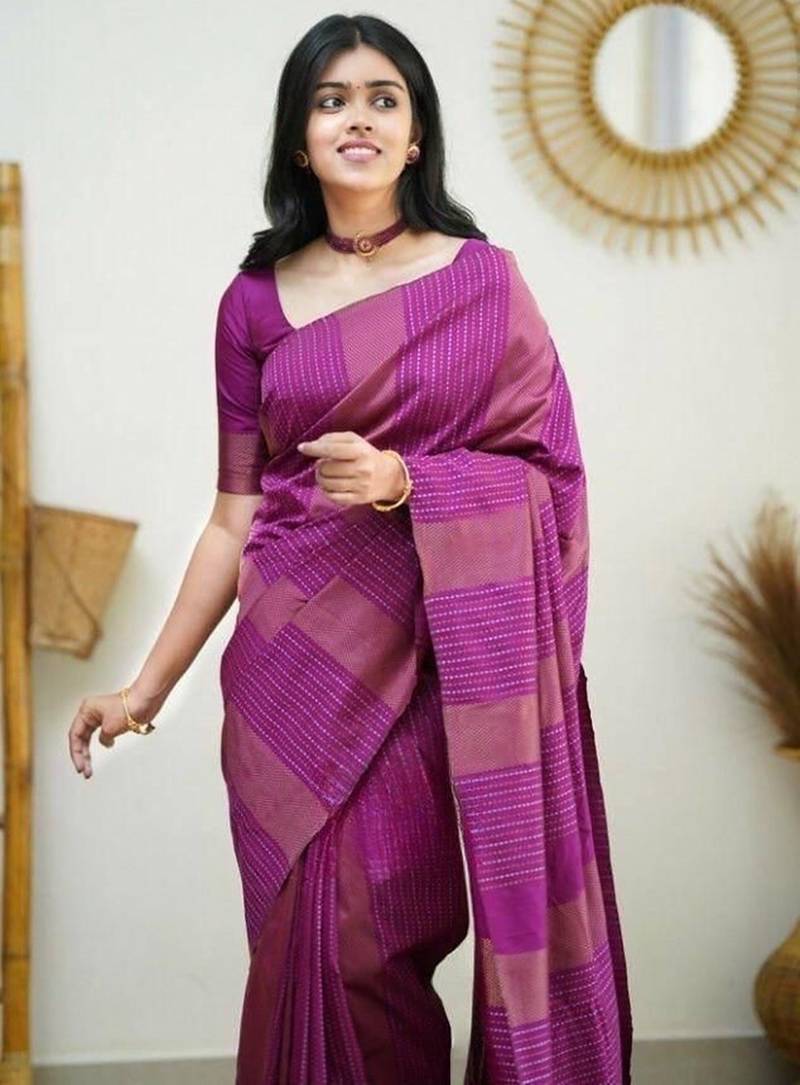 Pink silk blend jacuard work festival saree with unstitched blouse piece