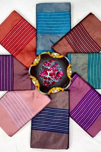 Pink silk blend jacuard work festival saree with unstitched blouse piece