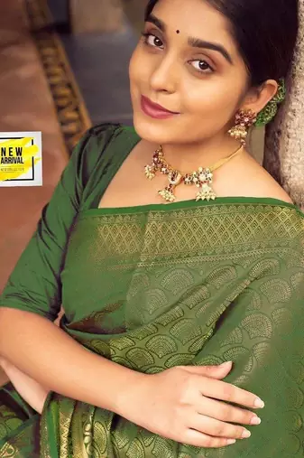 Green silk blend jacuard work festival saree with unstitched blouse piece
