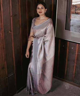 Grey  silk blend jacuard work festival saree with unstitched blouse piece 2