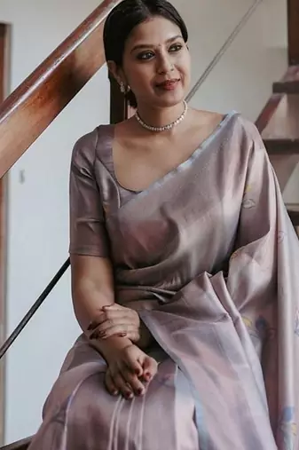 Grey  silk blend jacuard work festival saree with unstitched blouse piece
