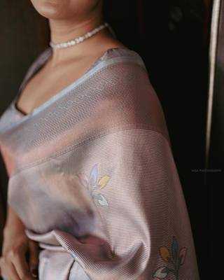 Grey  silk blend jacuard work festival saree with unstitched blouse piece 5