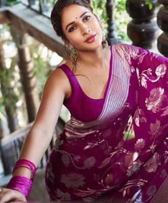Wine silk blend jacuard work festival saree with unstitched blouse piece 2