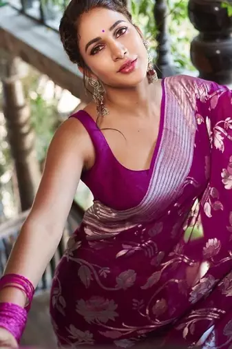 Wine silk blend jacuard work festival saree with unstitched blouse piece