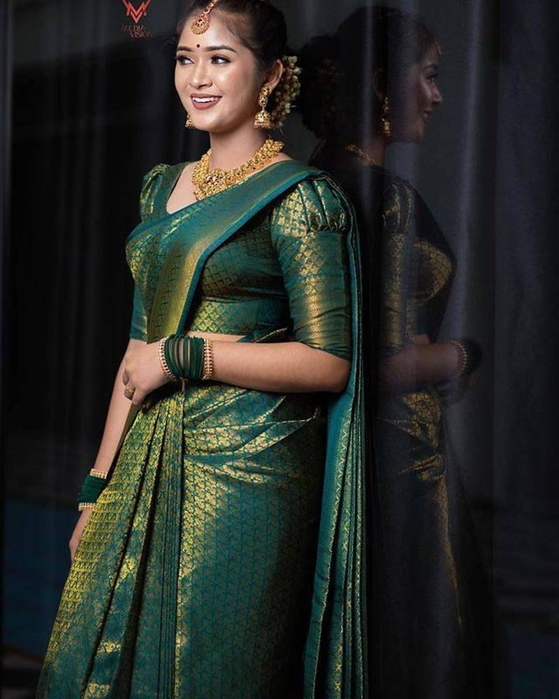 Green silk blend jacuard work festival saree with unstitched blouse piece
