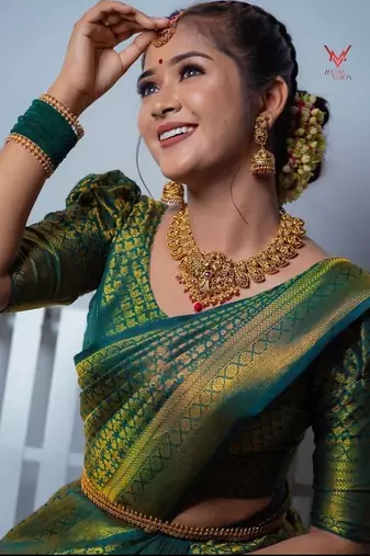 Green silk blend jacuard work festival saree with unstitched blouse piece