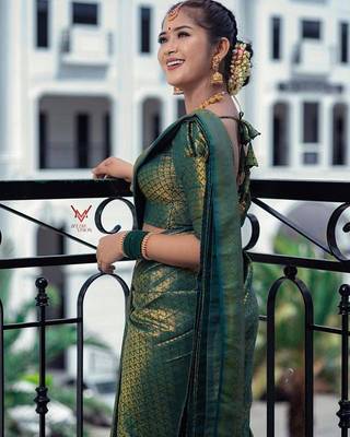 Green silk blend jacuard work festival saree with unstitched blouse piece 4
