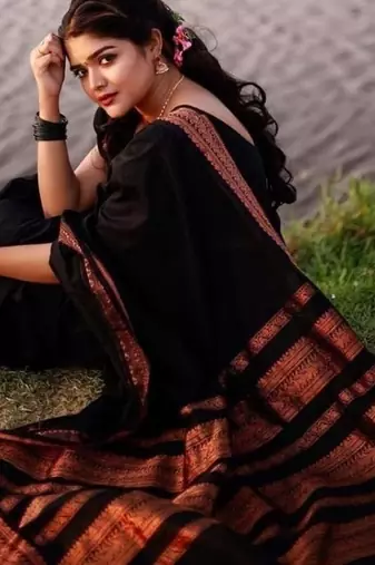 Black silk blend jacuard work festival saree with unstitched blouse piece