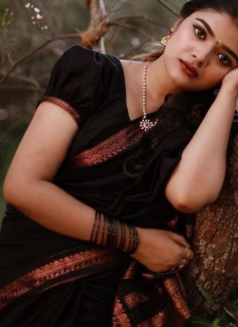 Black silk blend jacuard work festival saree with unstitched blouse piece