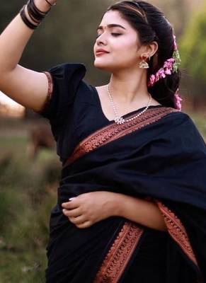 Black silk blend jacuard work festival saree with unstitched blouse piece 5