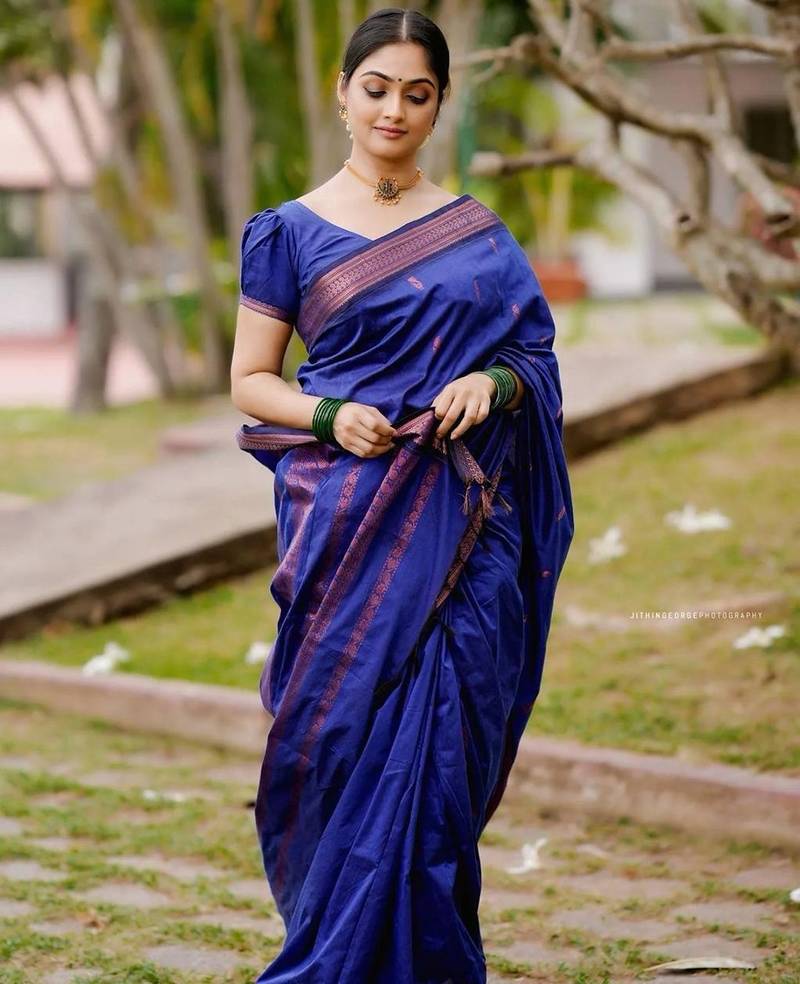 Blue silk blend jacuard work festival saree with unstitched blouse piece