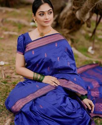 Blue silk blend jacuard work festival saree with unstitched blouse piece 5