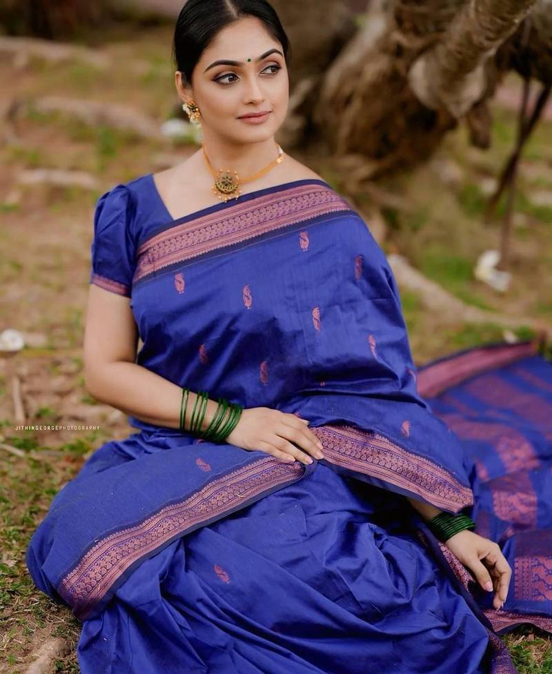 Blue silk blend jacuard work festival saree with unstitched blouse piece