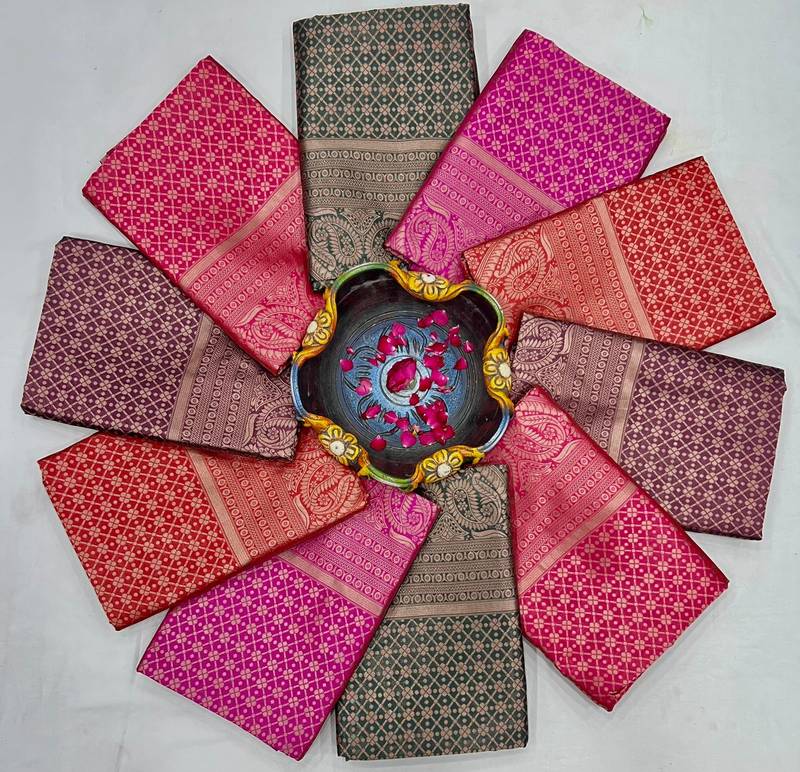 Rani pink silk blend jacuard work festival saree with unstitched blouse piece