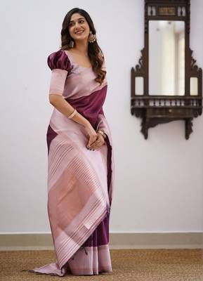 Wine pink silk blend jacuard work festival saree with unstitched blouse piece 4