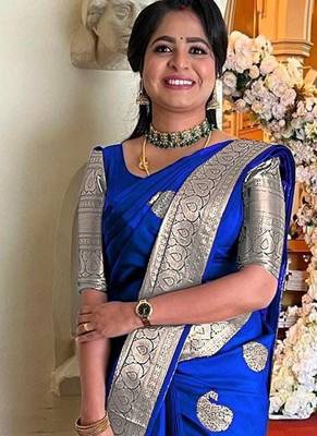 Royal blue silk blend jacuard work festival saree with unstitched blouse piece 3