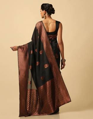 Black silk blend jacuard work festival saree with unstitched blouse piece 3