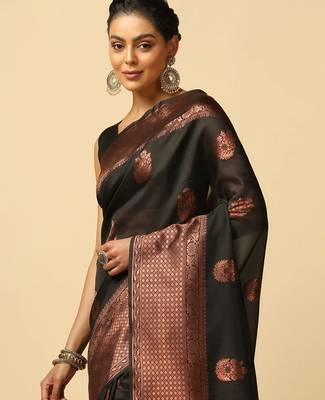 Black silk blend jacuard work festival saree with unstitched blouse piece 4