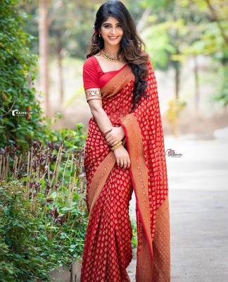 Red silk blend jacuard work festival saree with unstitched blouse piece 2