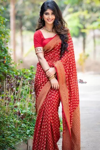 Red silk blend jacuard work festival saree with unstitched blouse piece