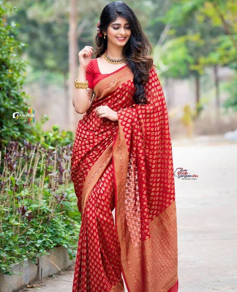 Red silk blend jacuard work festival saree with unstitched blouse piece