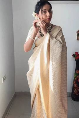 Off white silk blend jacuard work festival saree with unstitched blouse piece 2