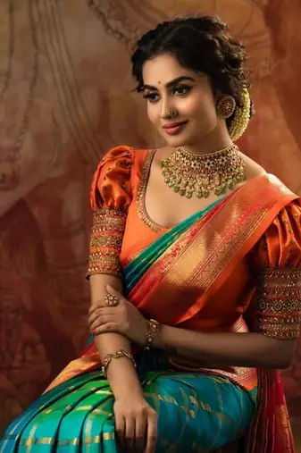 Turuoise red silk blend jacuard work festival saree with unstitched blouse piece