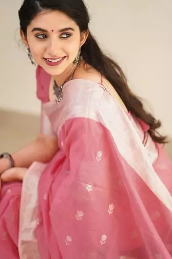 Pink silk blend jacuard work festival saree with unstitched blouse piece
