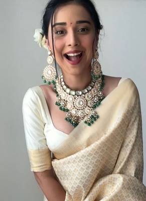 Off white silk blend jacuard work festival saree with unstitched blouse piece 6