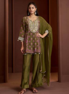 Green printed natural crepe a-line pant  kurta set 2