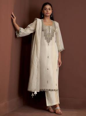 Off white embroidered tissue straight pant  kurta set 4