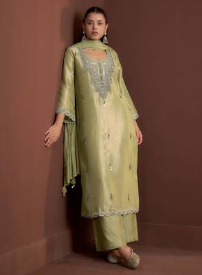 Green embroidered tissue straight pant  kurta set 4