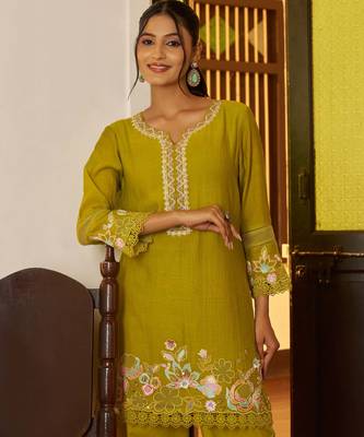 Green embroidered chanderi silk straight pant  kurta set 2