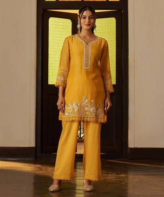 Red embroidered chanderi silk straight pant  kurta set 1