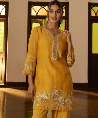 Red embroidered chanderi silk straight pant  kurta set 2