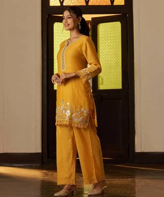 Red embroidered chanderi silk straight pant  kurta set 4