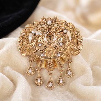 Camel motif brooch for men - gold plated 2