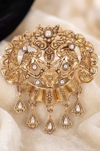 Camel motif brooch for men - gold plated