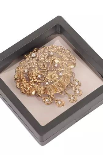 Camel motif brooch for men - gold plated