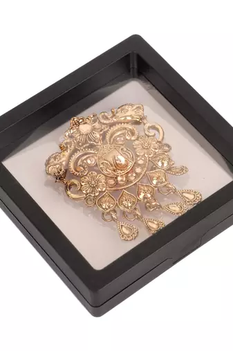 Gold finish gold stone detailing traditional brooch for men