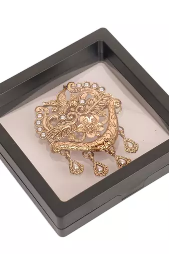 Golden flying-bird leaf pattern designer brooch for men