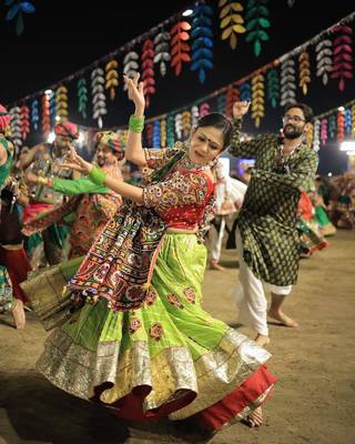 Green Mirror Navratri Lehnega Choli With Dupatta 2